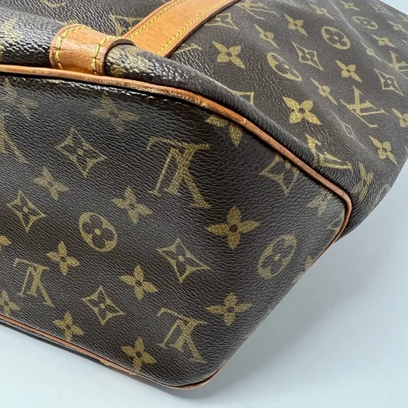 LOUIS VUITTON Monogram Canvas Sac
Shopping Tote - Picture 8 of 16